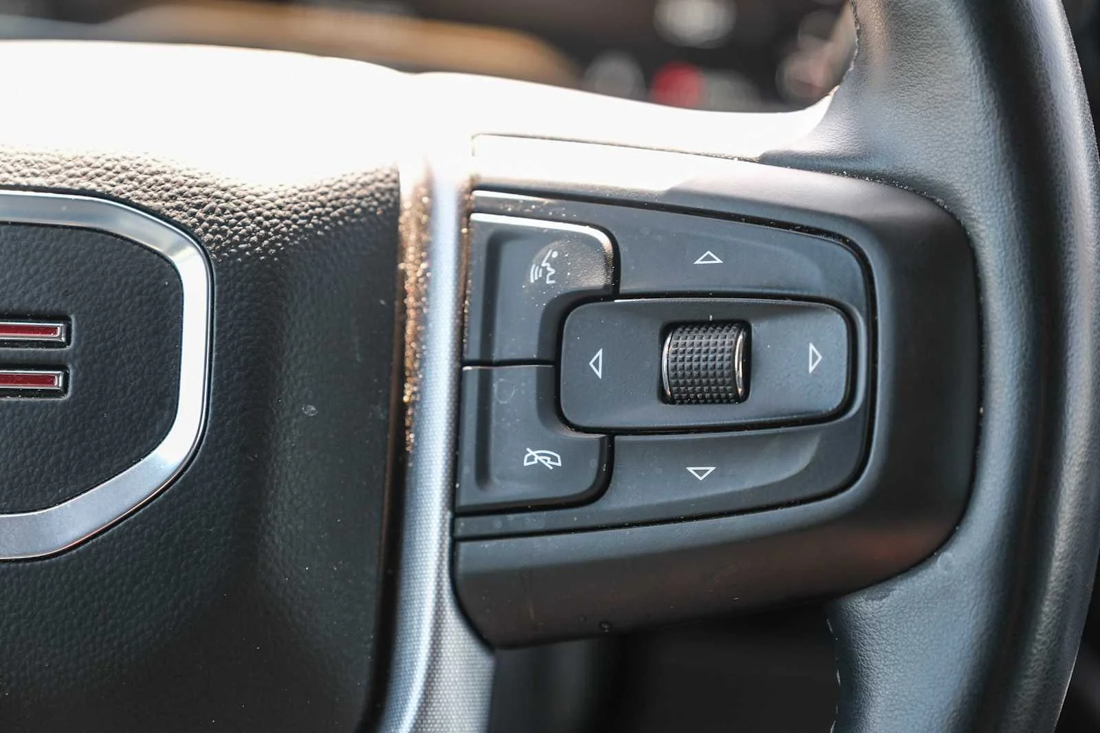 Used 2025 Summit White GMC SLT image 18