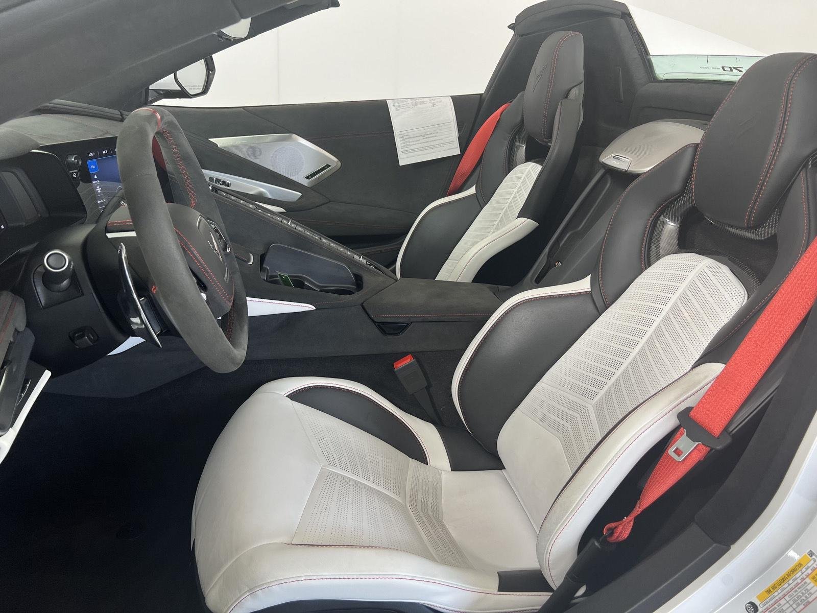 Used 2023 White Pearl Metallic Tricoat Chevrolet Stingray image 4