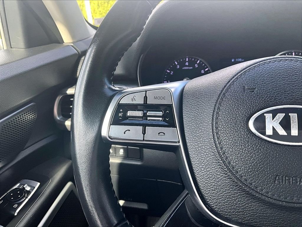 Used 2020 Black Kia S image 24