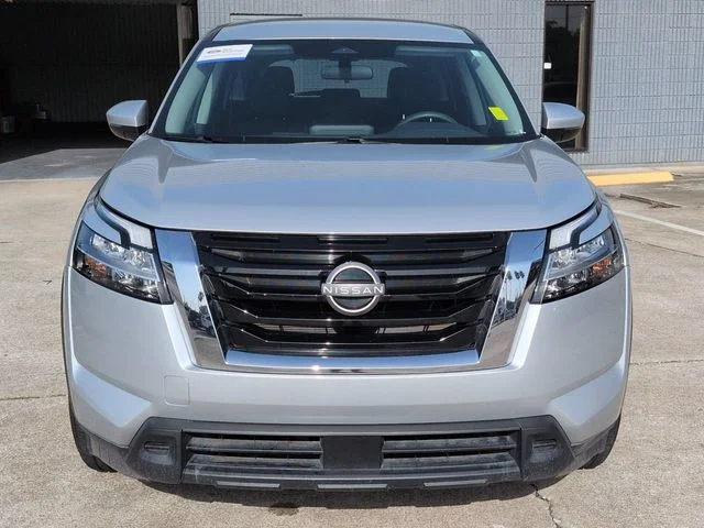 Used 2022 Silver Nissan S image 9