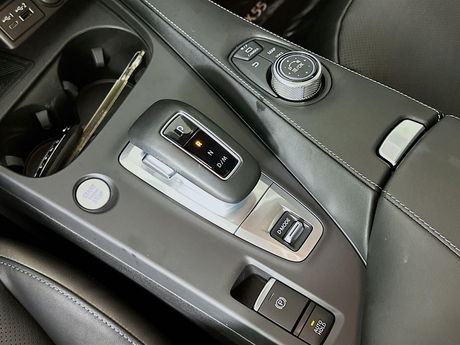 Used 2025 Radiant White INFINITI ESSENTIAL image 16