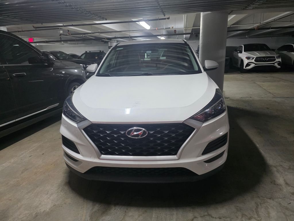Used 2021 White Hyundai SE image 2