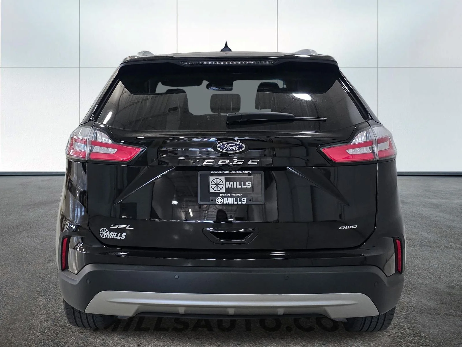 Used 2024 Agate Black Metallic Ford SEL image 6