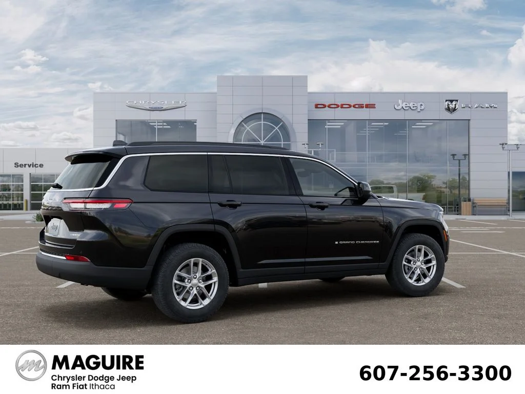 New 2026 Diamond Black Crystal Pearl-Coat Exterior Paint Jeep Laredo image 4