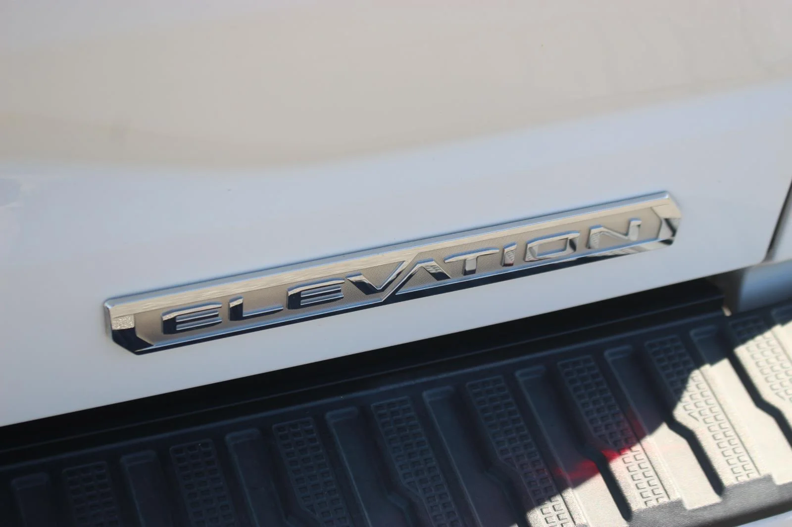 Used 2023 Summit White GMC Elevation image 12