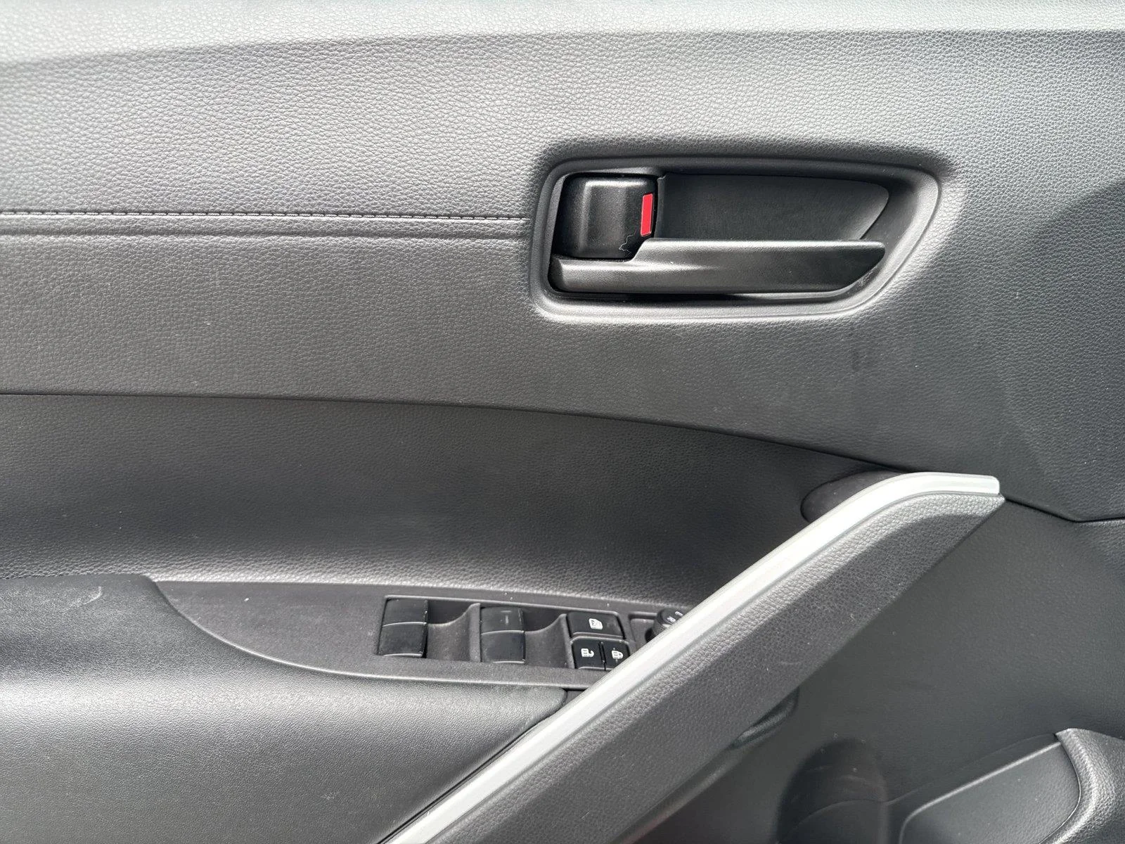 Used 2024 Wind Chill Pearl Toyota LE image 12