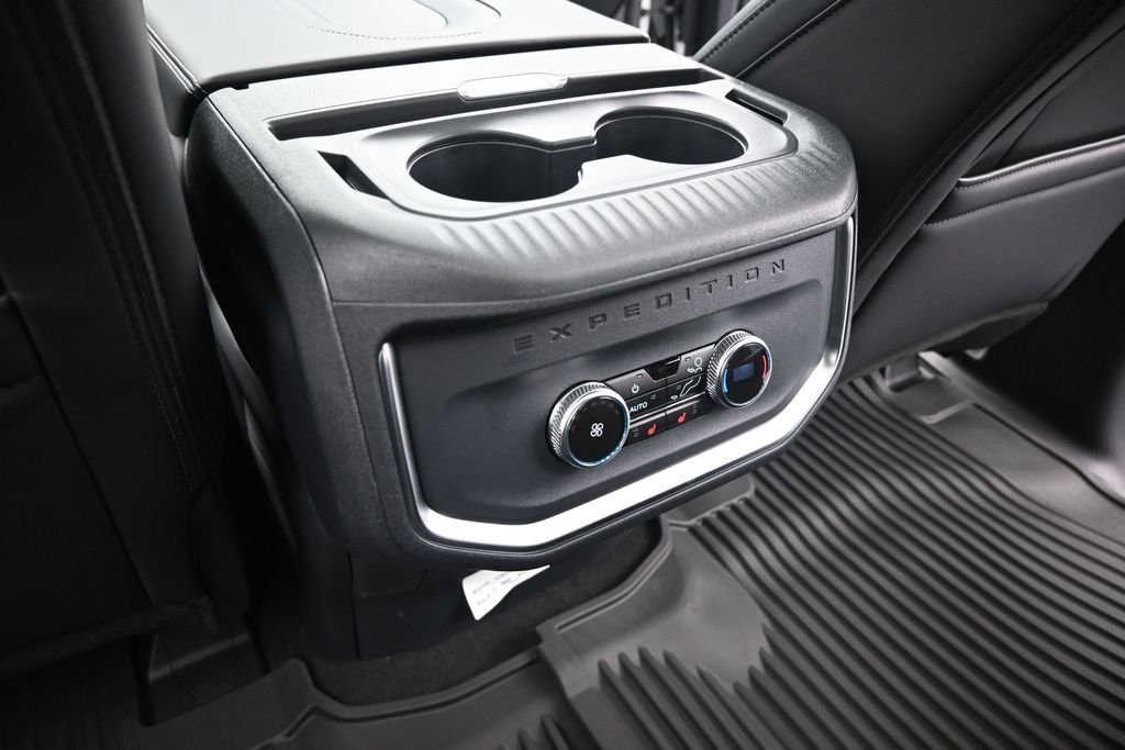 New 2026 Oxford White Ford Platinum image 23
