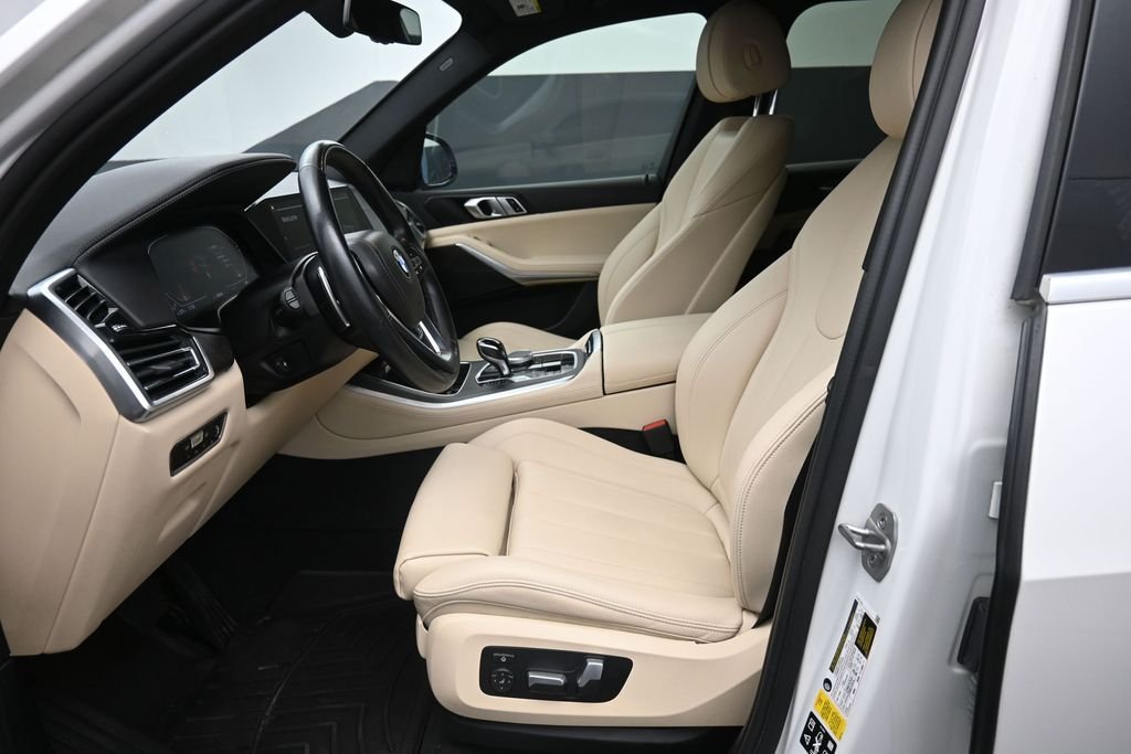 Used 2022 White BMW xDrive40i image 21