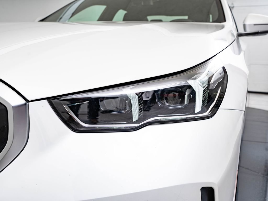 Used 2025 Mineral White Metallic BMW 530i xDrive image 15
