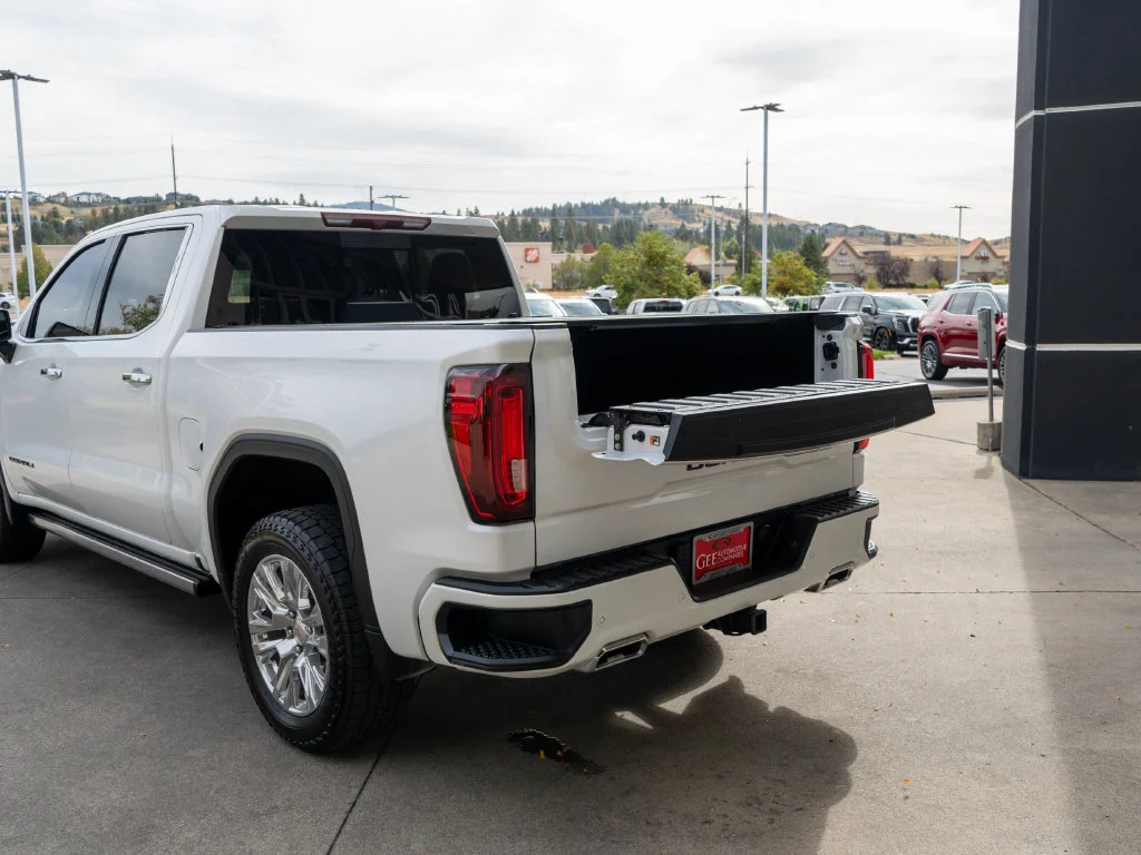 Used 2023 White GMC Denali image 36