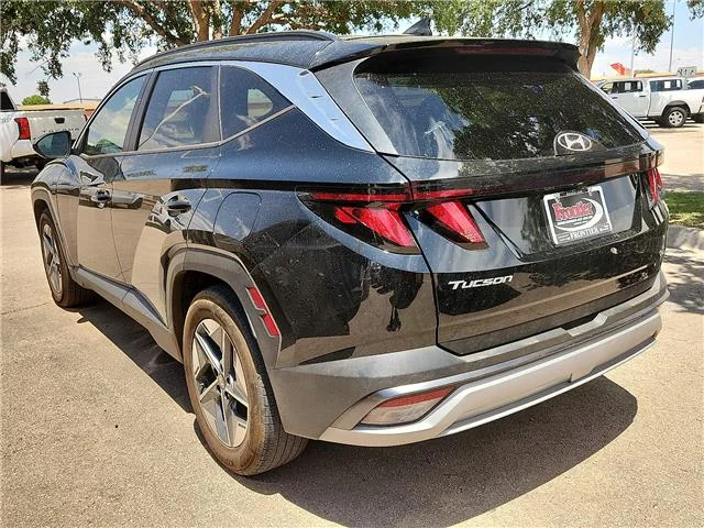 Used 2025 Black Hyundai SEL image 2
