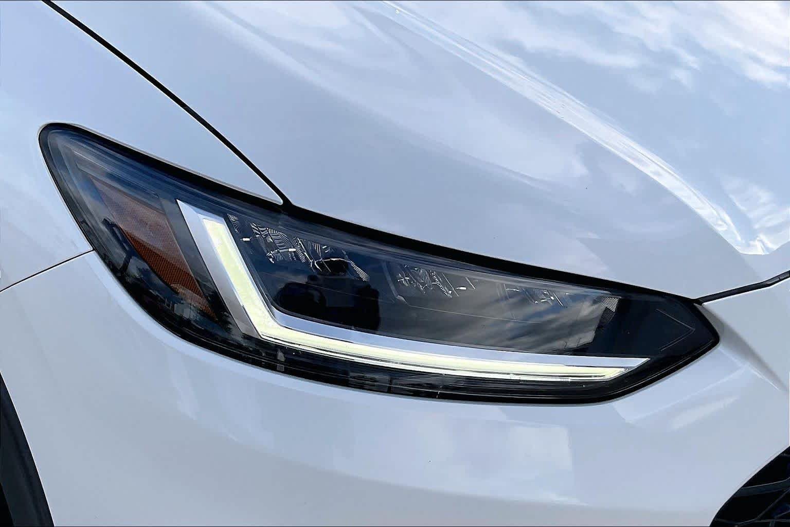 Used 2023 Platinum White Pearl Honda LX image 27