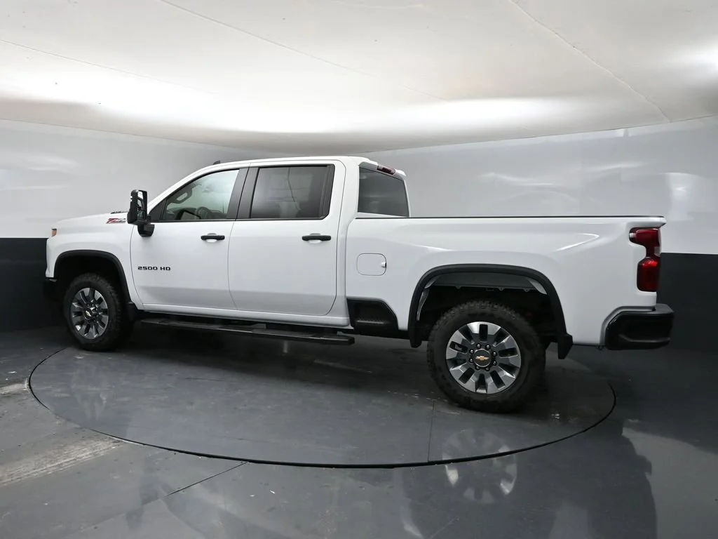 New 2026 Summit White Chevrolet Custom image 4
