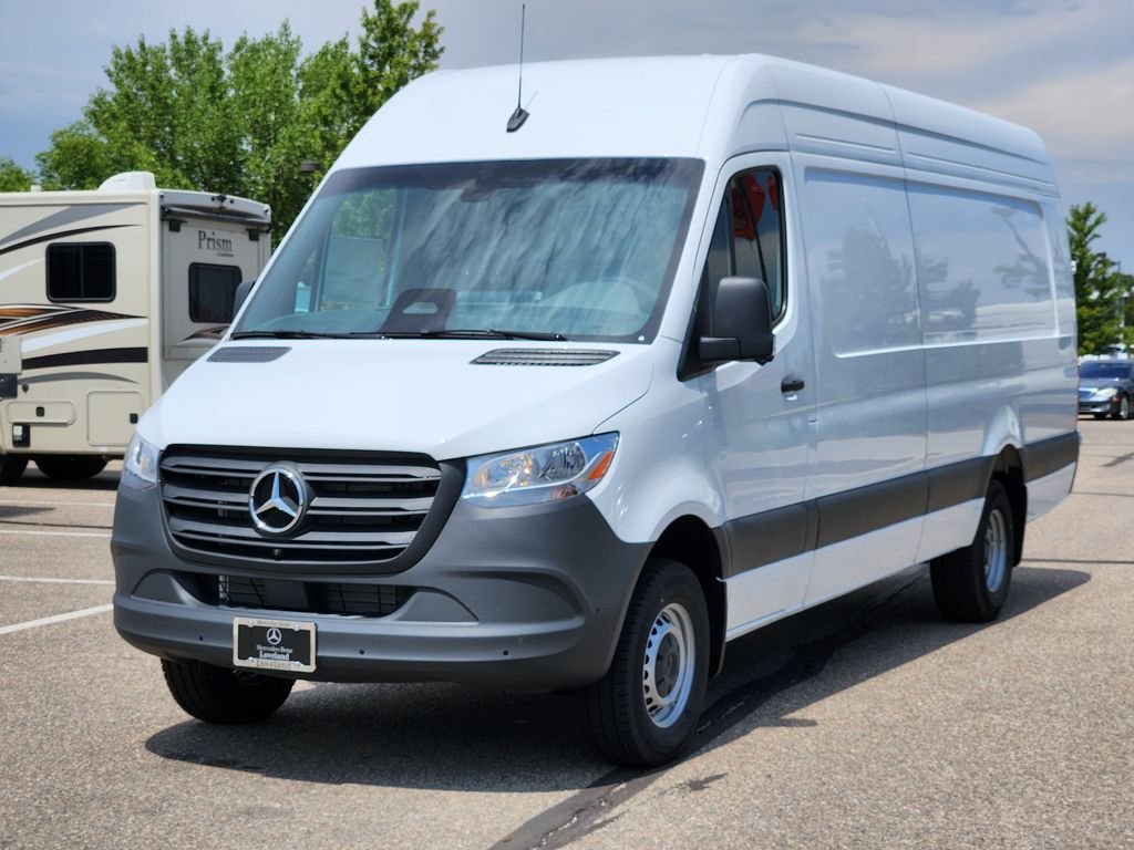 New 2026 ARCTIC WHITE Mercedes-Benz CARGO image 4
