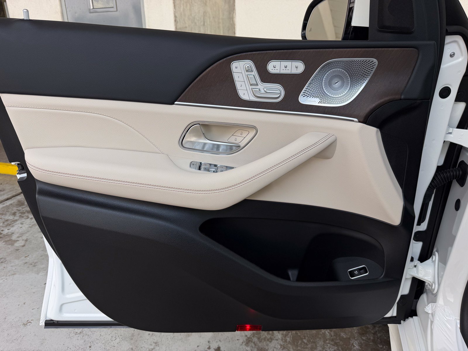 New 2027 Polar White Mercedes-Benz GLS 450 image 40