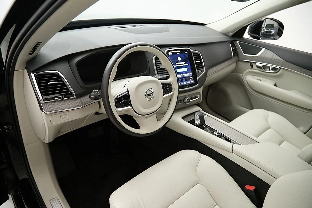 Certified Used 2024 Onyx Black Volvo Plus image 12