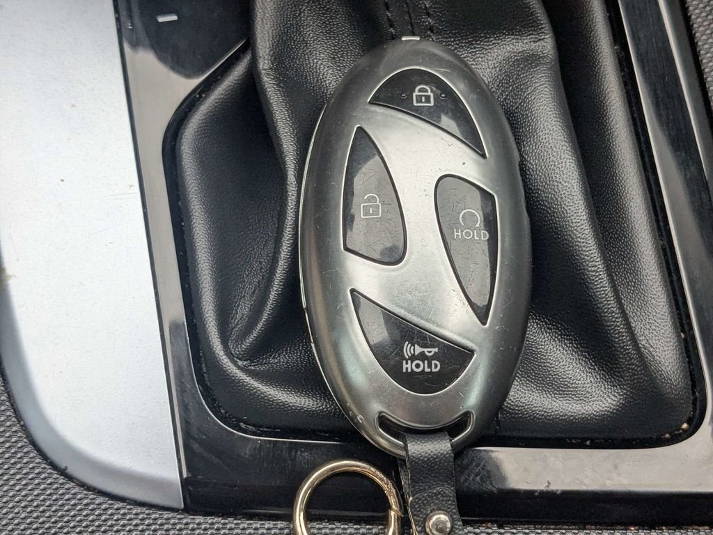Used 2024 Black Hyundai SEL image 33
