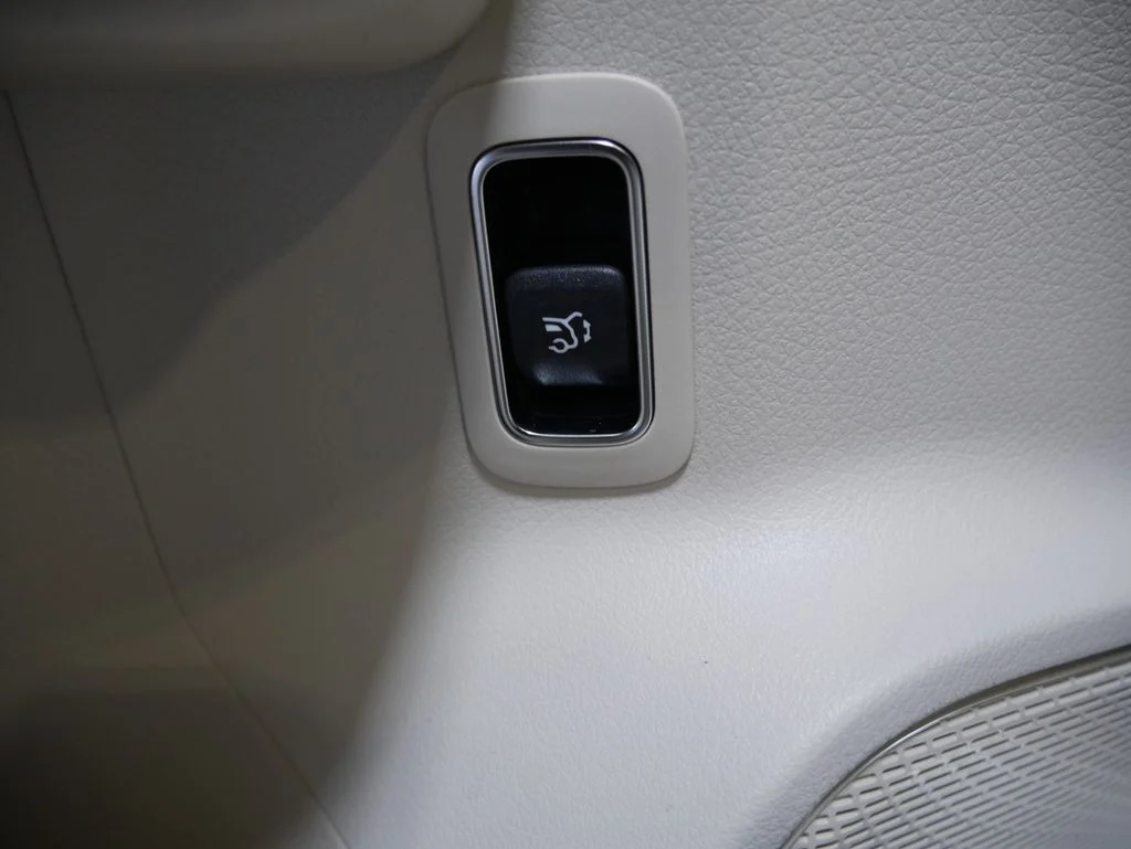 Certified Used 2026 Polar White Mercedes-Benz GLB 250 image 19