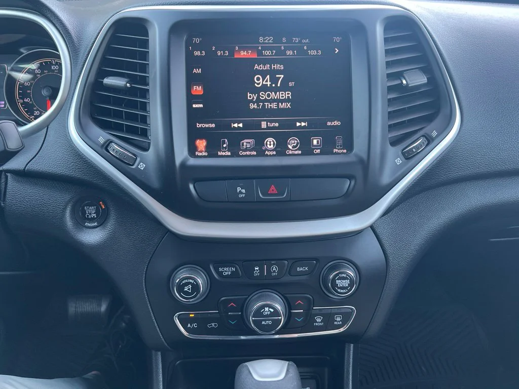 Used 2016 Light Brownstone Pearlcoat Jeep Latitude image 14