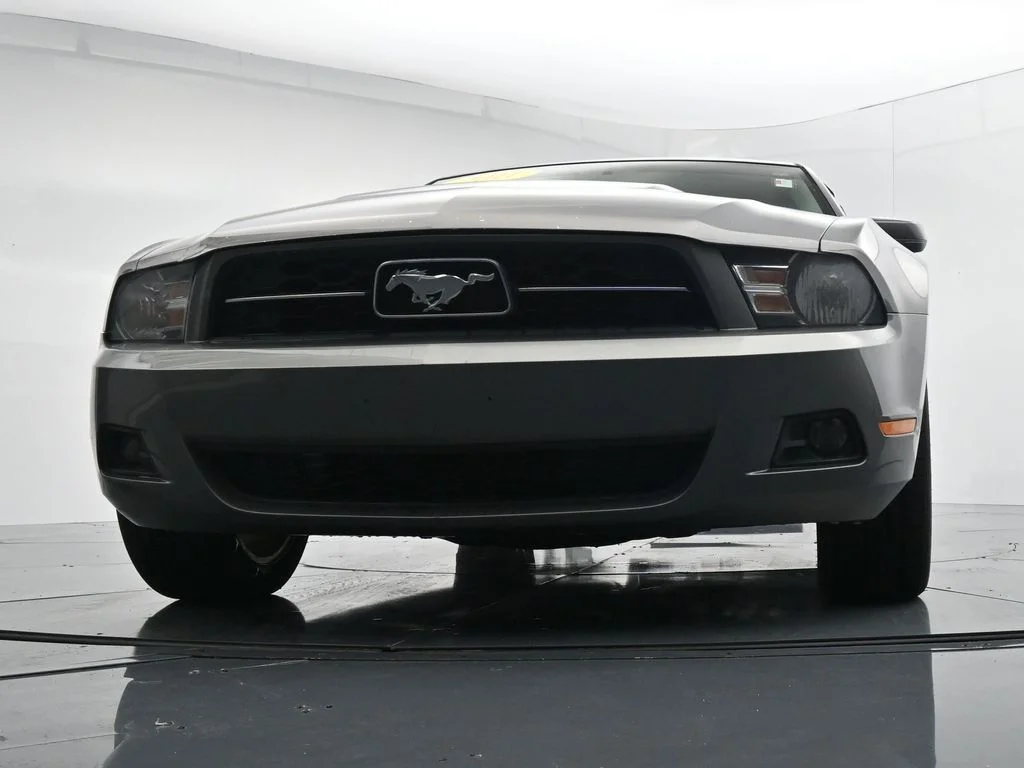 Used 2011  Ford V6 Premium image 26
