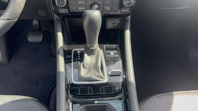 Used 2023 White Jeep Limited image 16