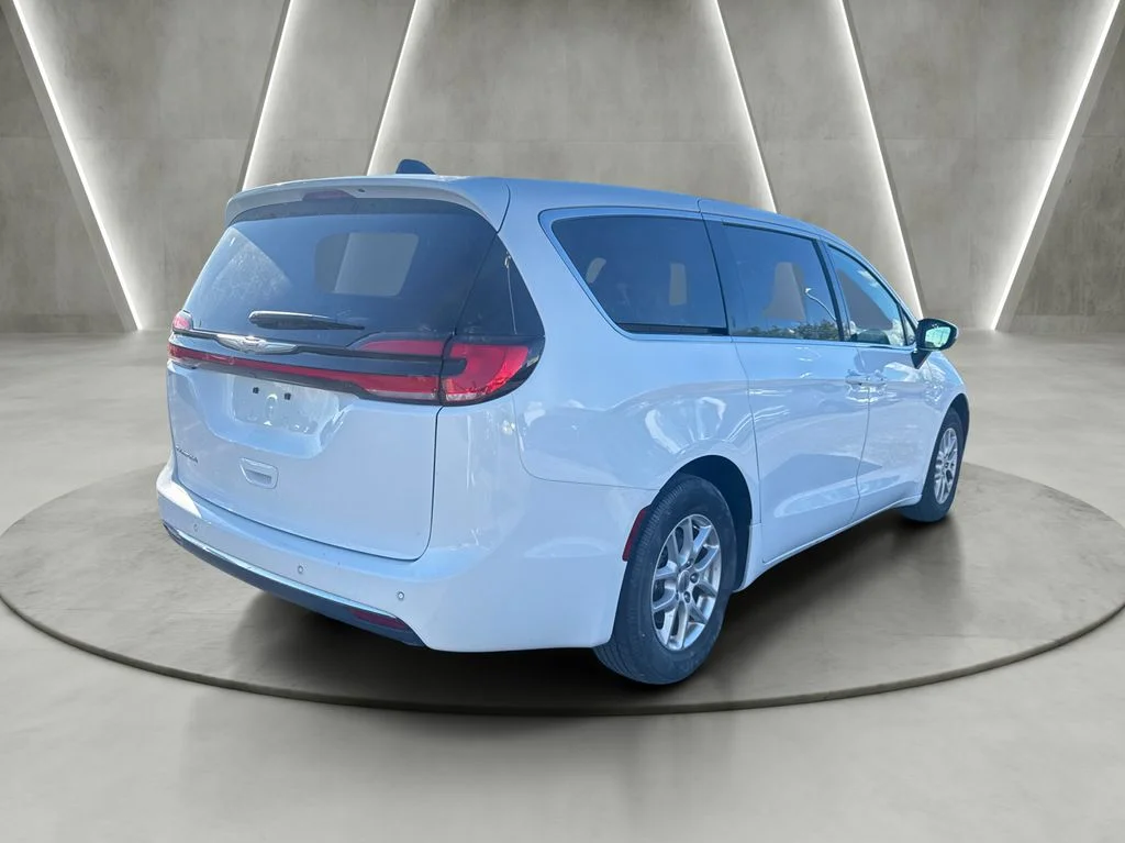 Used 2023 White Chrysler Touring image 7