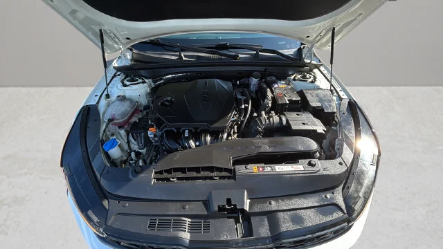 Used 2025 White Kia GT-Line image 32