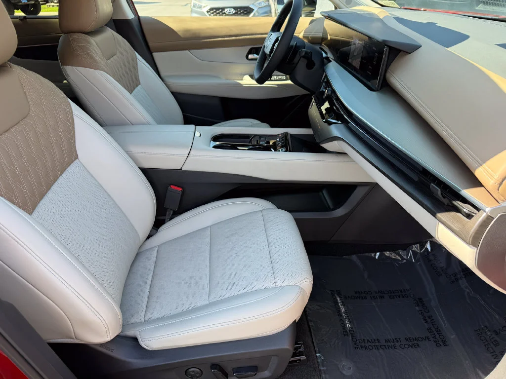 Used 2026  Nissan Platinum image 16