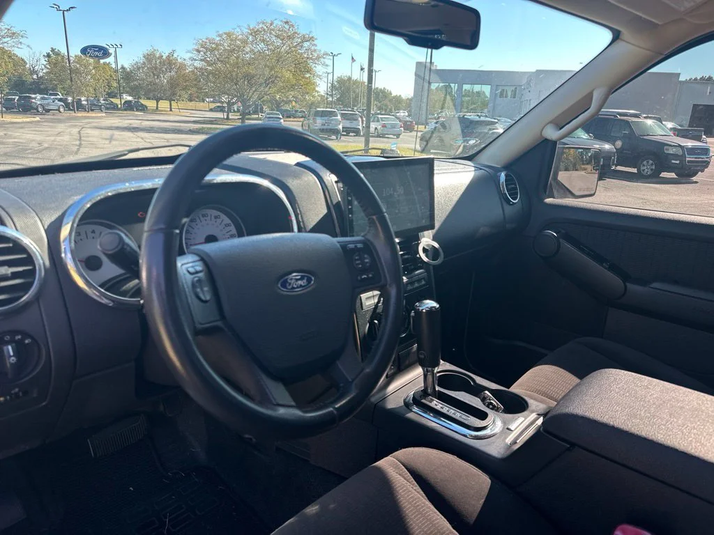 Used 2010 Silver Ford XLT image 9