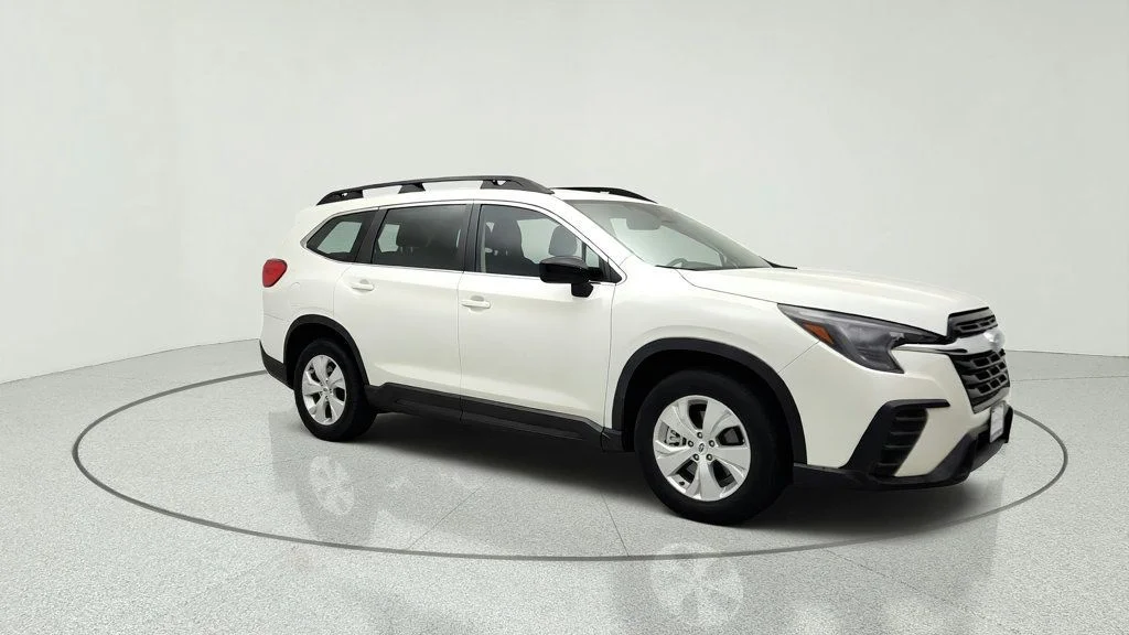 Used 2023 Crystal White Pearl Subaru 8-Seater image 3