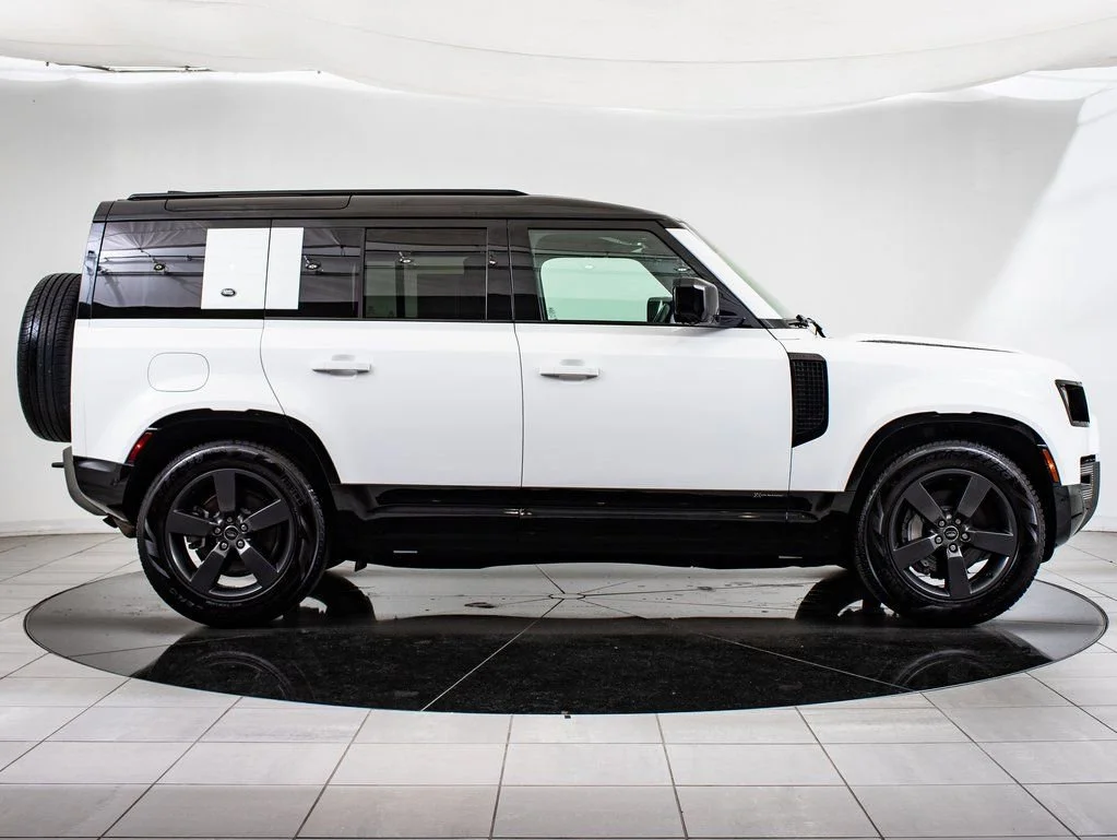 Used 2021 Fuji White Land Rover X-Dynamic HSE image 11