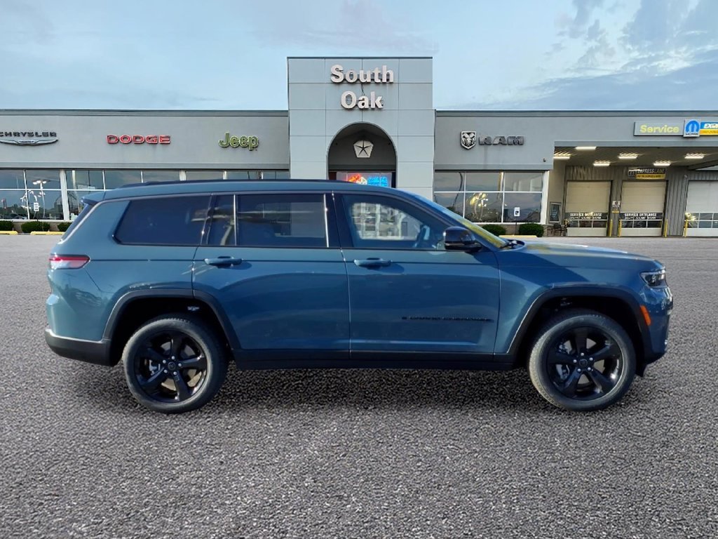 New 2027 Steel Blue Paint Jeep Limited image 2