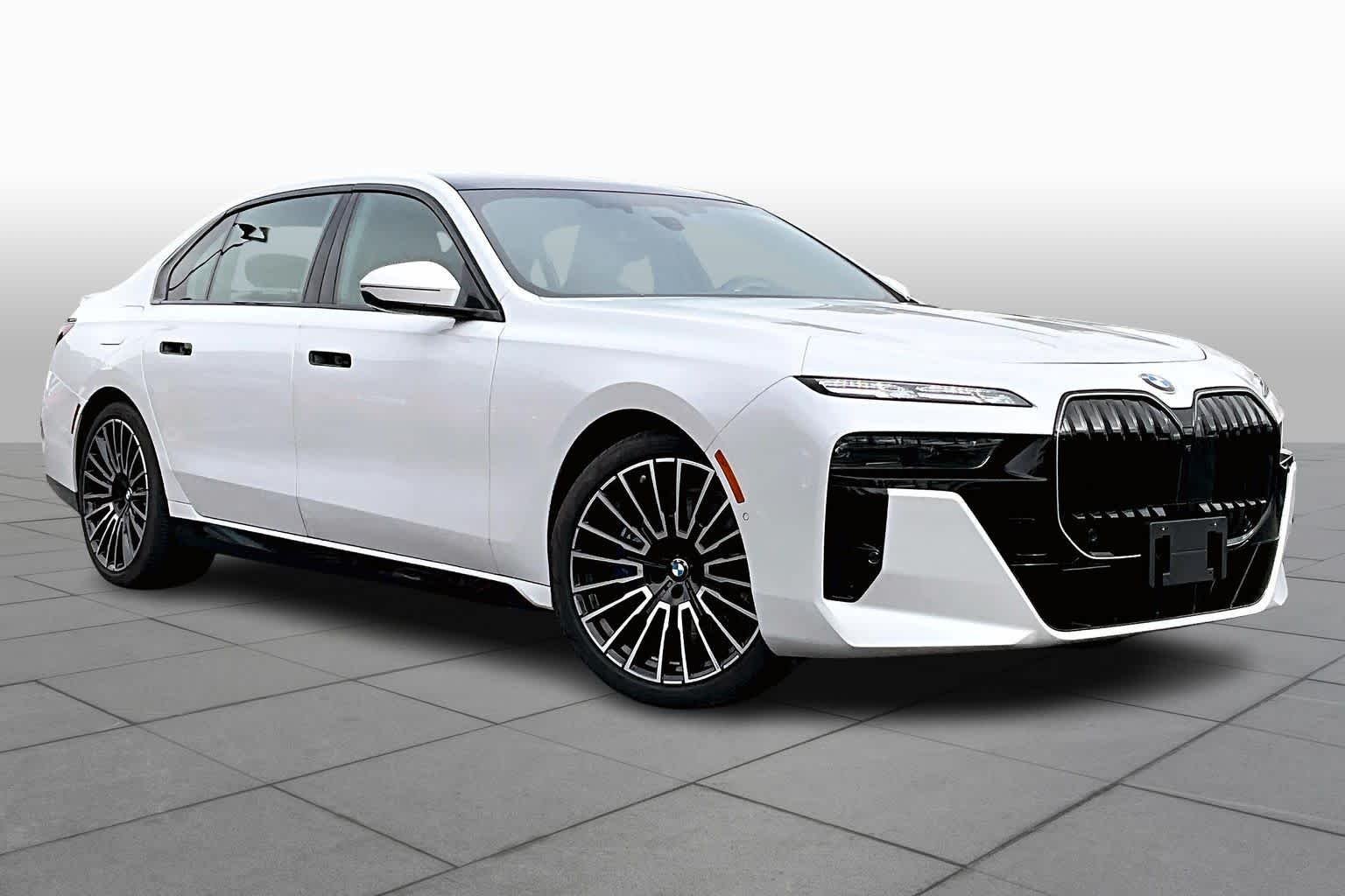 Used 2026 Mineral White Metallic BMW 740i image 3
