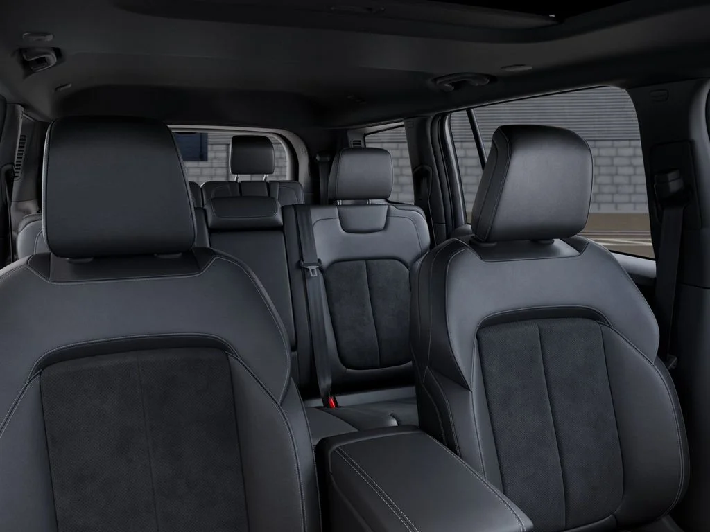 New 2026 Diamond Black Crystal Pearl-Coat Exterior Paint Jeep Laredo image 26