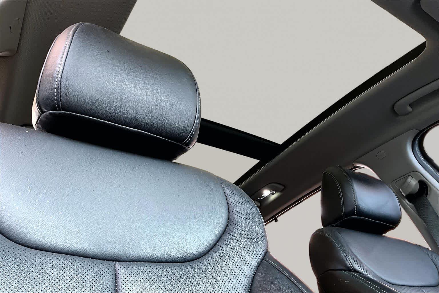 Used 2023 Hampton Gray Hyundai SEL image 13