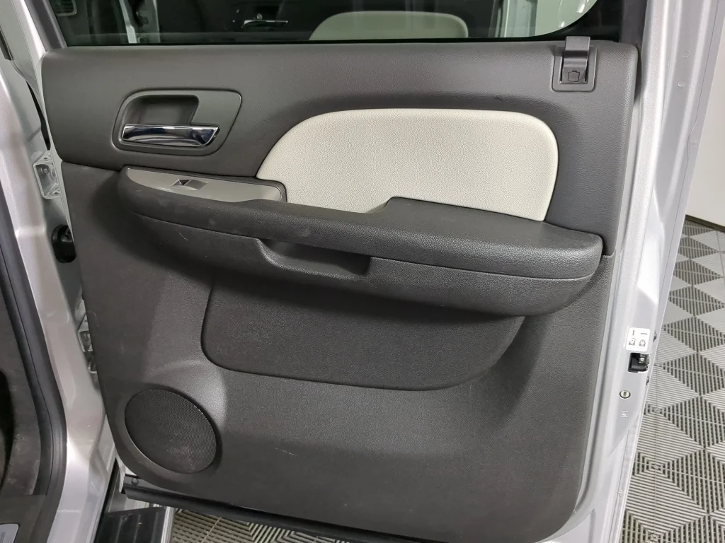 Used 2013 White GMC SLT image 21