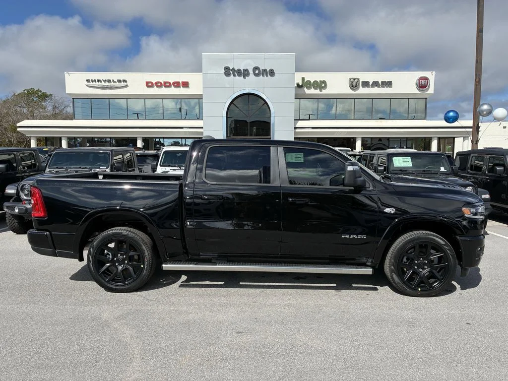 New 2026 Diamond Black Crystal Pearl-Coat Exterior Paint RAM Laramie image 4