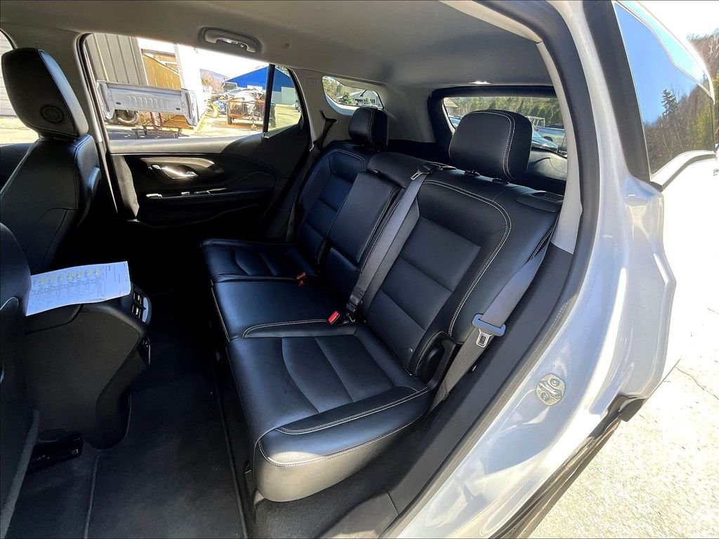Used 2024 White GMC SLT image 15