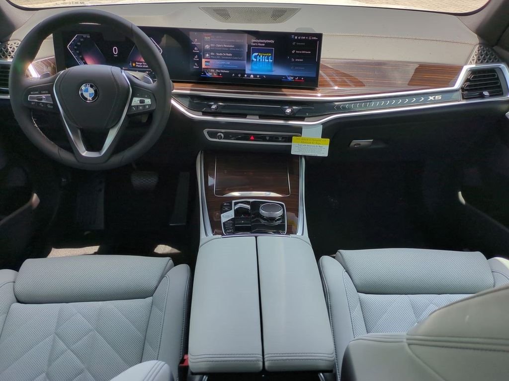New 2026 Alpine White BMW xDrive40i image 15
