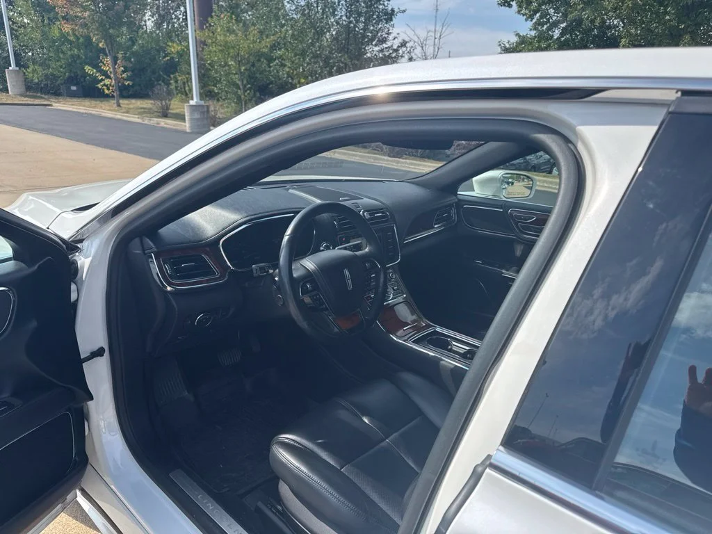 Used 2018 White Lincoln Select image 7