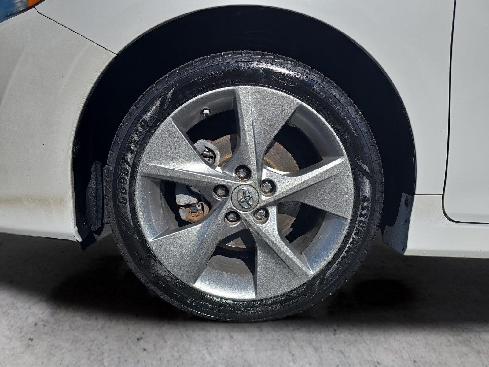 Used 2014 Super White Toyota SE V6 image 28