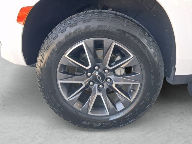 Used 2021 SUMMIT WHITE Chevrolet Z71 image 24