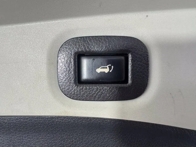 Used 2020 Blue Nissan SL image 21
