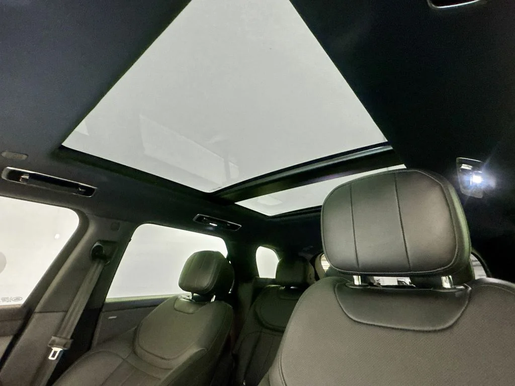 Certified Used 2024 White Land Rover SE image 20