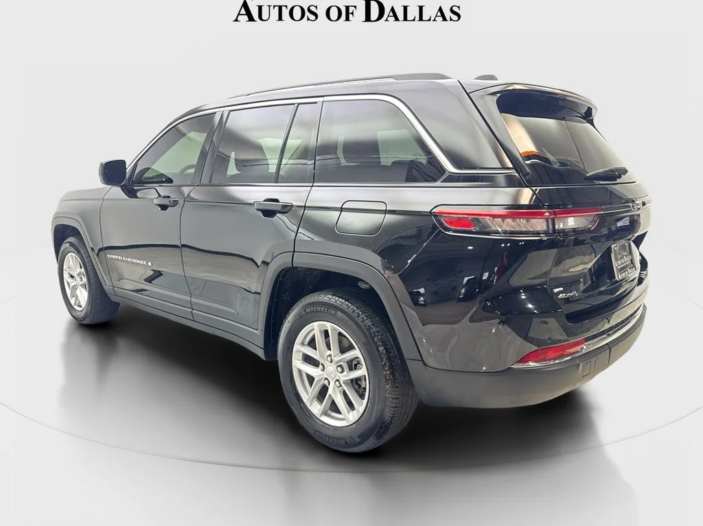 Used 2024 Black Jeep Laredo image 9