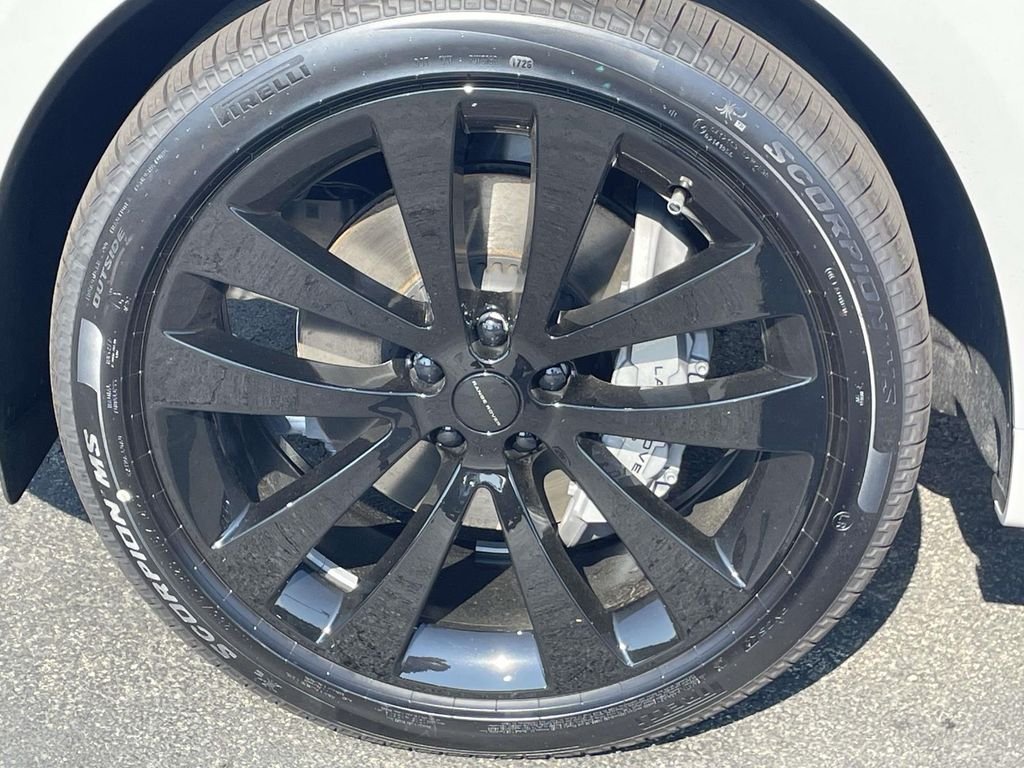 New 2026 Borasco Grey Land Rover Dynamic SE image 9