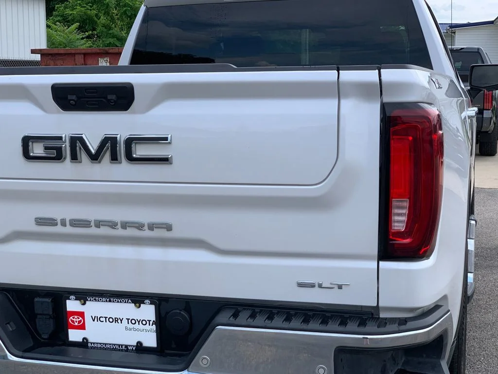 Used 2023 White GMC SLT image 34