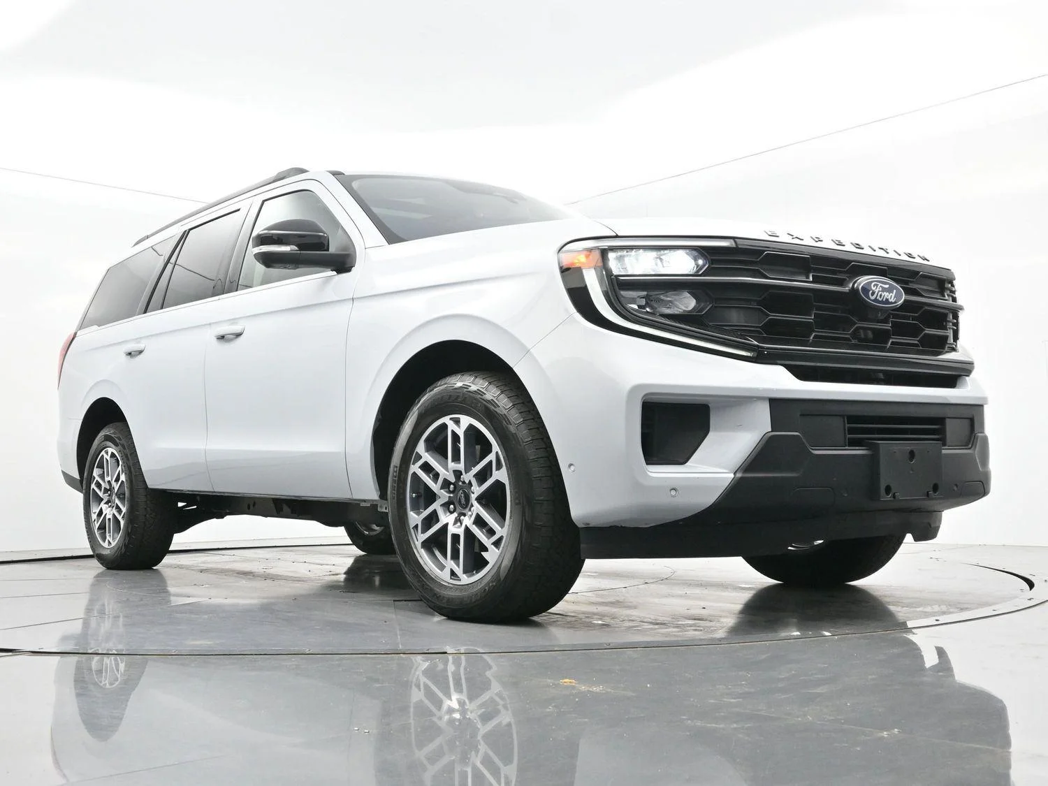 Used 2025 Space Silver Metallic Ford Active image 43