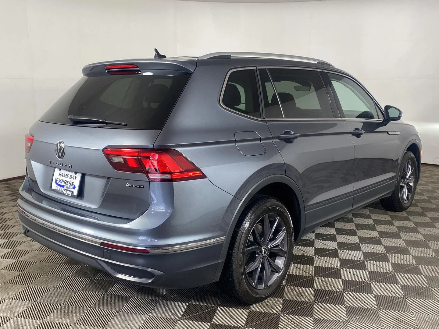 Used 2023 Platinum Gray Metallic Volkswagen SE image 23