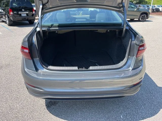 Used 2024 Gray Volkswagen 1.5T SE image 31